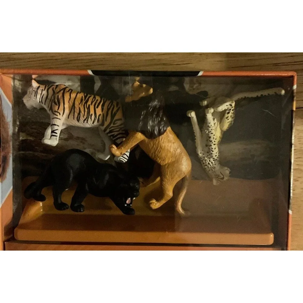 Pocket Explores Set Of 4 Book, Dinosaurs, Wild Cat,‎ Sharks, And Reptiles, 2021